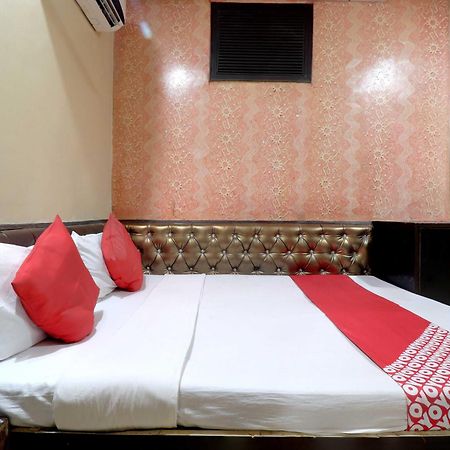 Oyo Flagship 81569 The Red Rose Inn Ню Делхи Екстериор снимка