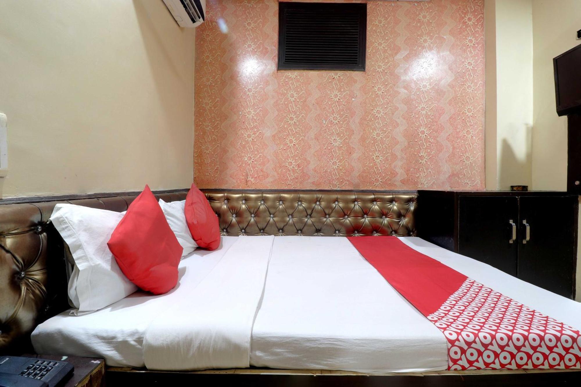 Oyo Flagship 81569 The Red Rose Inn Ню Делхи Екстериор снимка