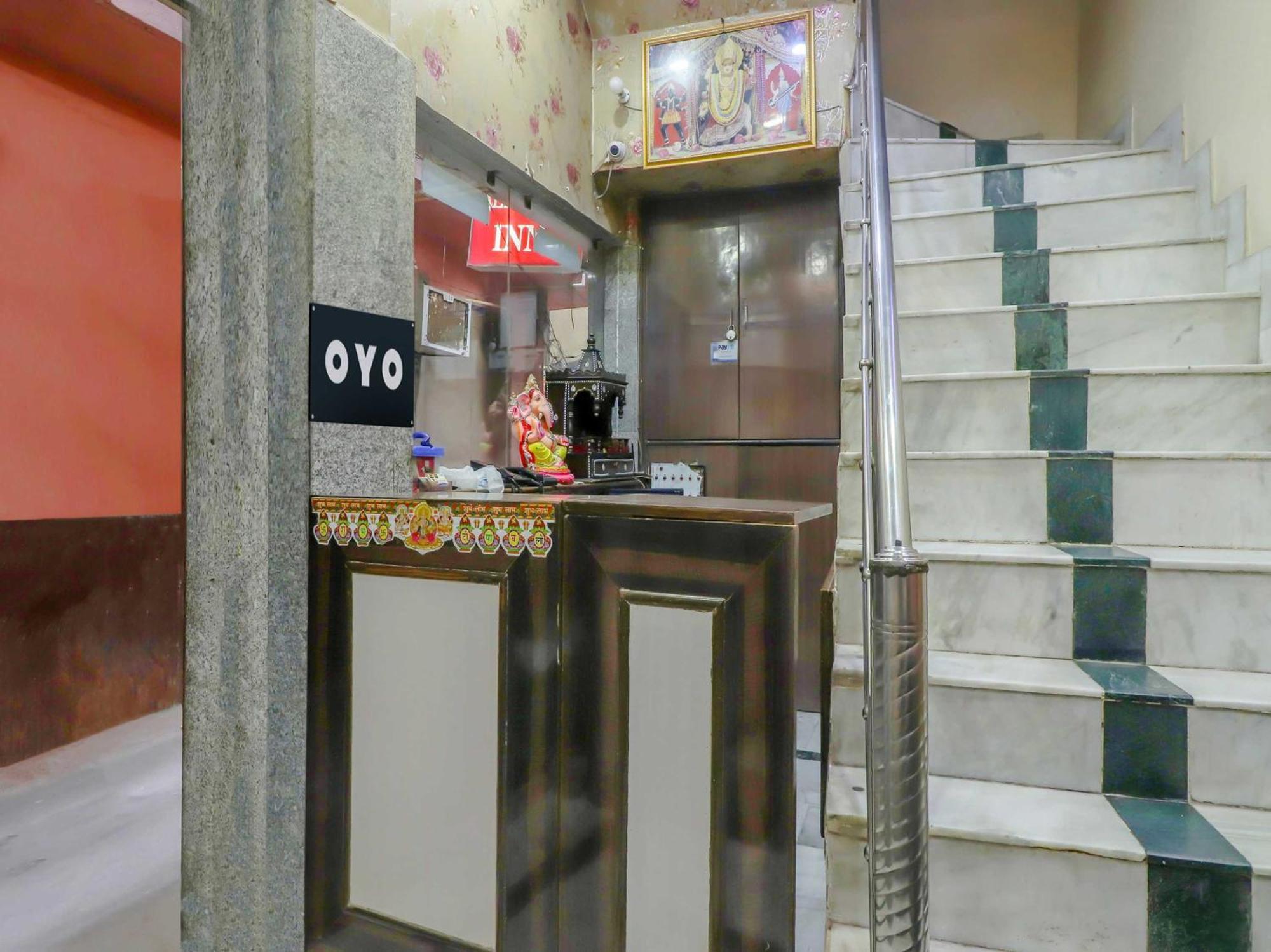 Oyo Flagship 81569 The Red Rose Inn Ню Делхи Екстериор снимка
